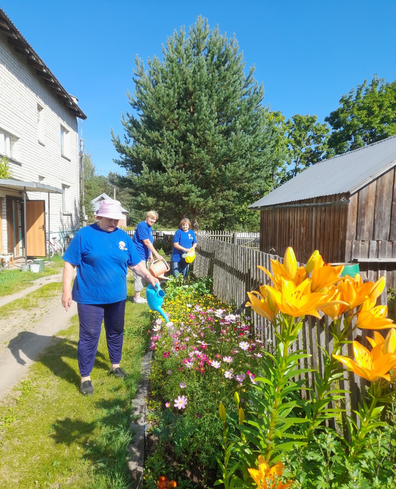 Пусть цветут цветы!  "Серебряные" волонтёры - пример для нас!