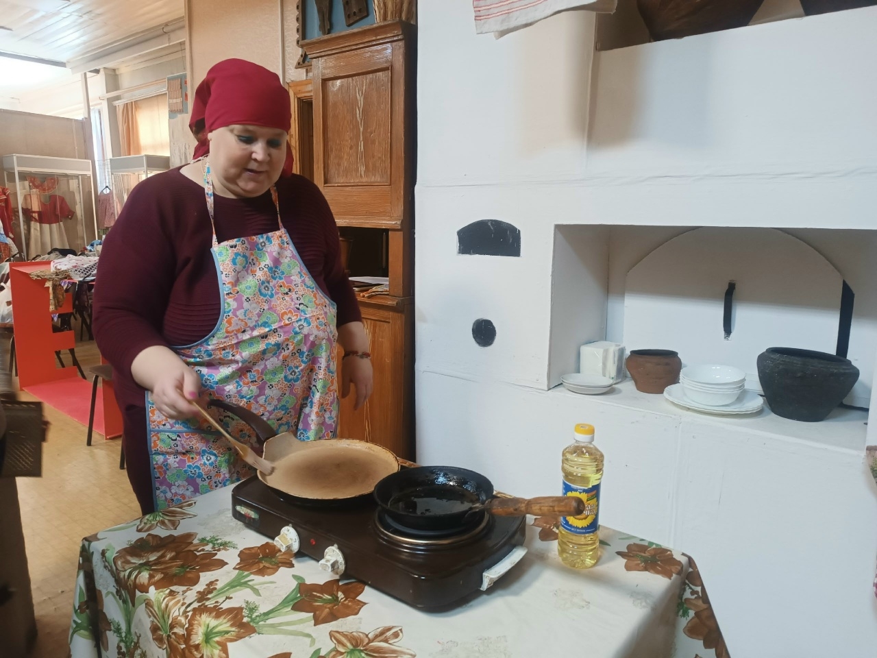 В краеведческом музее состоялся увлекательный мастер-класс, посвященный традиционному искусству приготовления блинов с припёком.