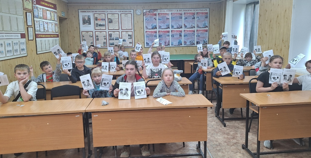 Специалисты отделения по работе с семьей и детьми регулярно проводят мероприятия, направленные на профилактику правонарушений среди несовершеннолетних.