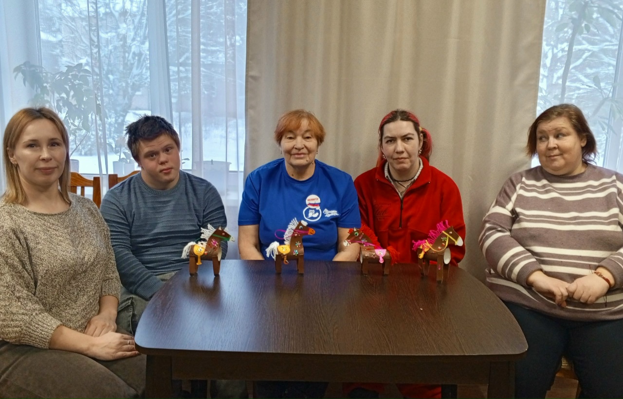 Продолжаются плодотворные тематические мастер-классы в группе "Вероника" социально-реабилитационной службы.