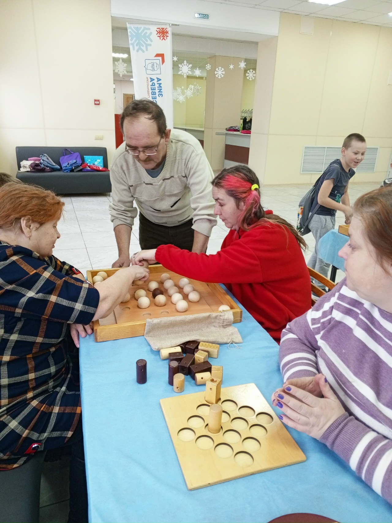 Участницы клуба "Вероника" из социально-реабилитационной службы окунулись в захватывающий мир настольных игр!