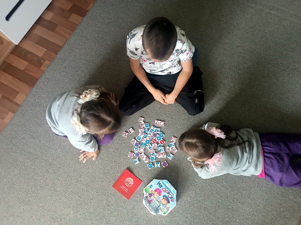 Специалисты отделения по работе с семьей и детьми используют на своих занятиях различные дидактические игры.