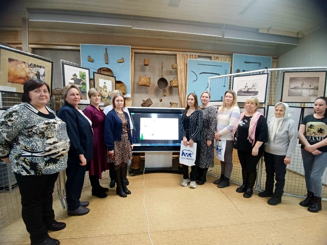 В преддверии самого трогательного праздника – Дня матери – специалисты Комплексного центра и сотрудники музея пригласили милых дам на душевный "Праздник самой доброй души".