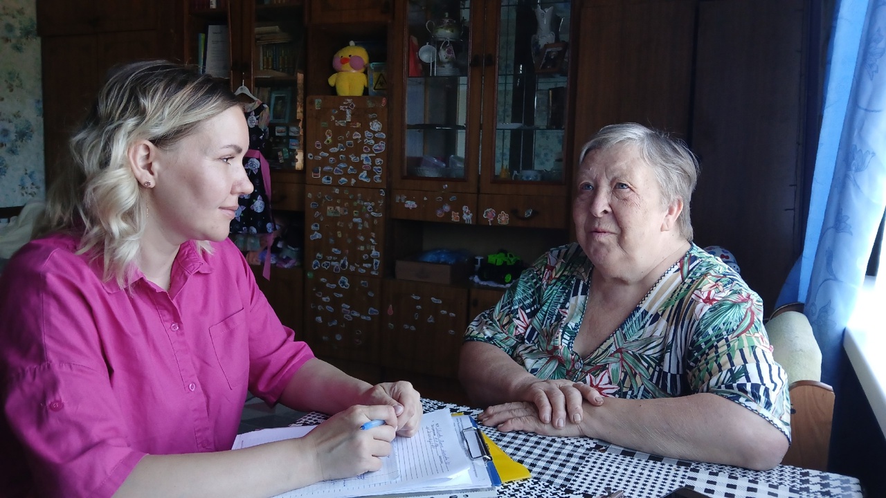  Выезд к получателям социальных услуг на дому в п.Новокемский.