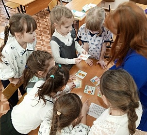 В рамках работы клуба "Островок безопасности" прошла игровая программа "Азбука безопасности"