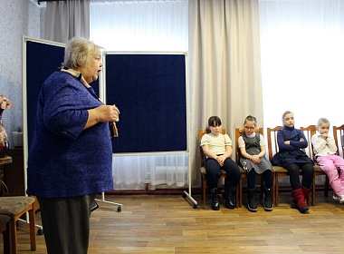 В рамках проекта "Бабушкины уроки", Вера Петровна Кустова организовала и провела для детей игровую программу под названием "Богатырские забавы".